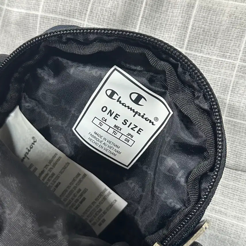 [BUNJANG] Champion Logo Mini Crossbody Bag (Navy) / 챔피온 로고 미니 크로스백 네이비