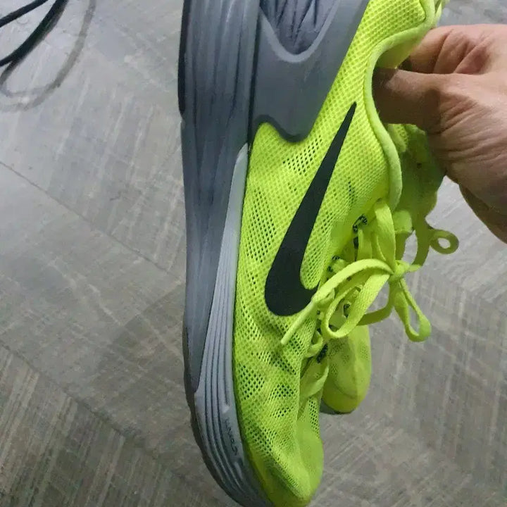 [BUNJANG] Nike Fluorescent Sneakers 235mm / 나이키 운동화 235