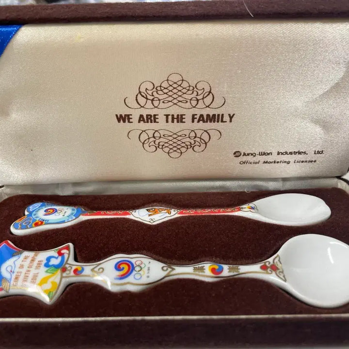 [BUNJANG] 1988 Seoul Olympics Hodori Porcelain Spoon Set / 1988 서울 올림픽 기념 스푼 세트 호돌이도자기수저