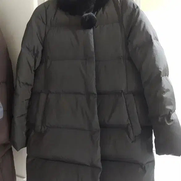 [BUNJANG] BCBG Black Fur Trim Padded Coat / BCBG 블랙 퍼 장식 패딩 코트