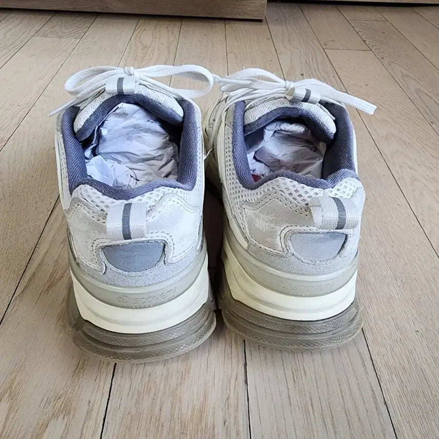 [BUNJANG] Discovery Sneakers 240 Size / 디스커버리 운동화 240사이즈