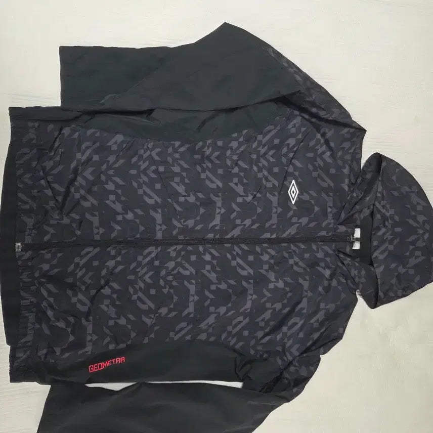 [BUNJANG] Umbro Geometra Windbreaker Jacket / 엄브로 바람막이