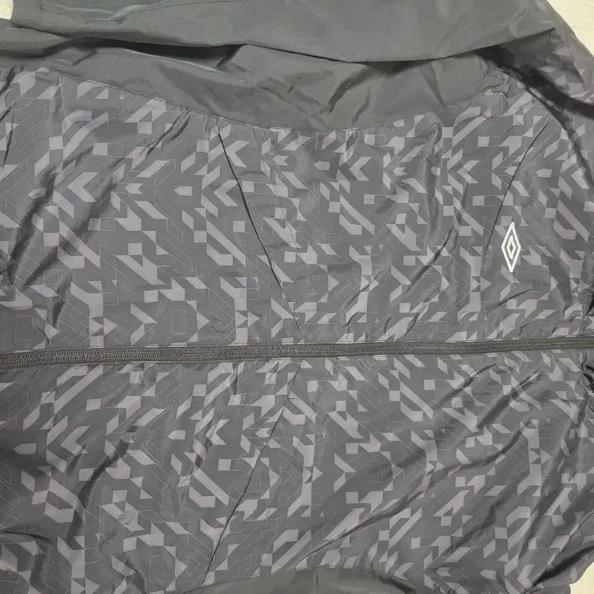 [BUNJANG] Umbro Geometra Windbreaker Jacket / 엄브로 바람막이
