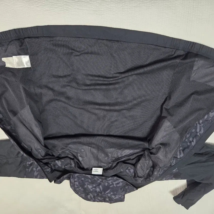 [BUNJANG] Umbro Geometra Windbreaker Jacket / 엄브로 바람막이