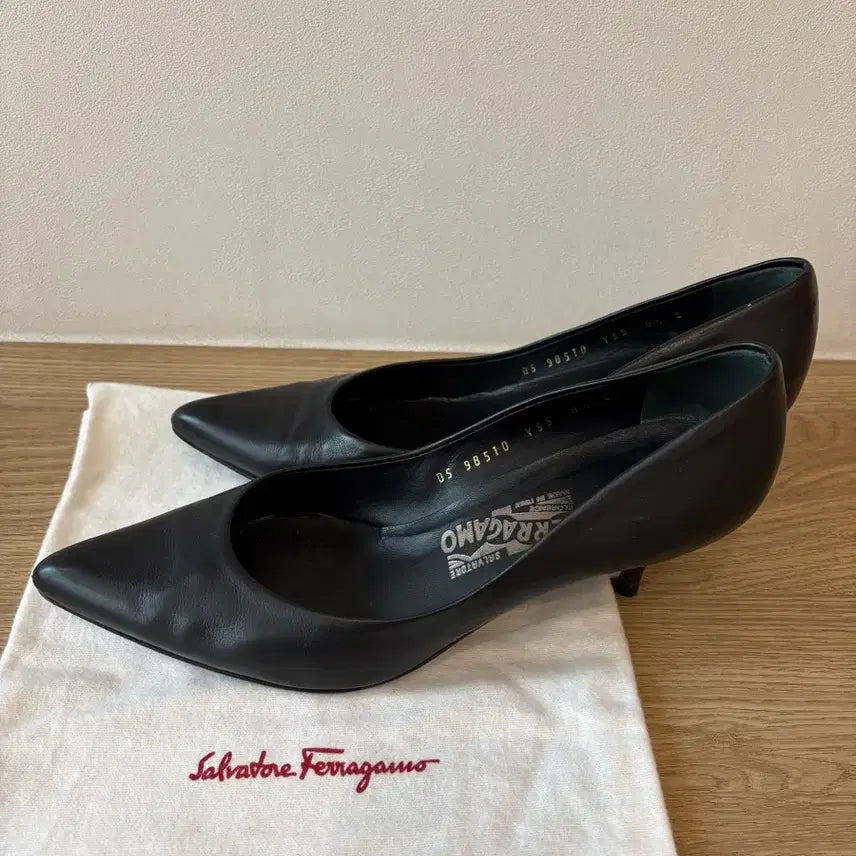 [BUNJANG] Ferragamo Leather Pointed Mid-Heel (255) / 페라가모 정품 레더 미들힐 (255사이즈)