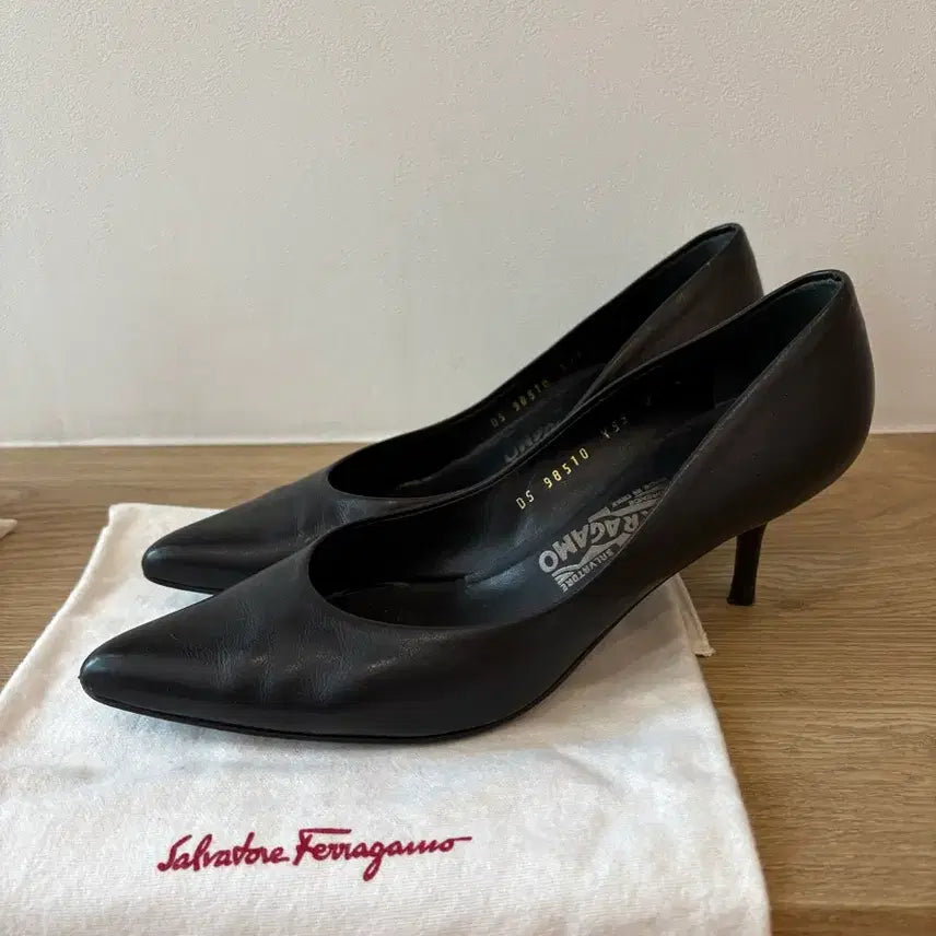 [BUNJANG] Ferragamo Leather Pointed Mid-Heel (255) / 페라가모 정품 레더 미들힐 (255사이즈)