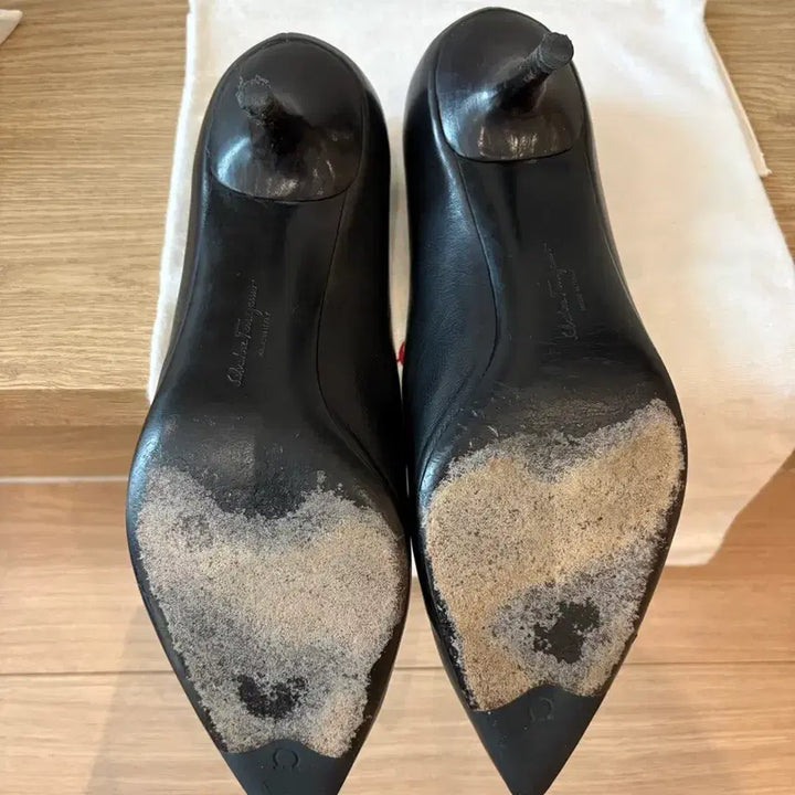 [BUNJANG] Ferragamo Leather Pointed Mid-Heel (255) / 페라가모 정품 레더 미들힐 (255사이즈)