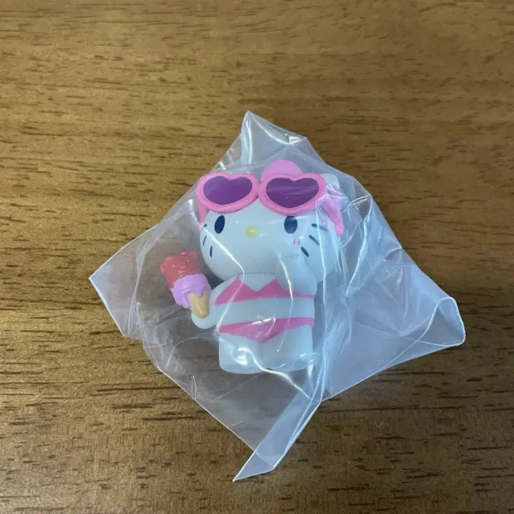 [BUNJANG] Sanrio Swimming Figure Gacha Set - Tanning Kitty, Hangyodon, Cinnamoroll / 산리오 모두 함께 스위밍 피규어 가챠 세트 태닝키티 한교동 시나모롤