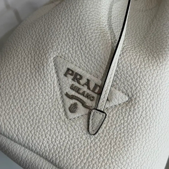 [BUNJANG] Prada Bucket Bag Leather Handbag / 프라다 복조리백 버킷백 가죽