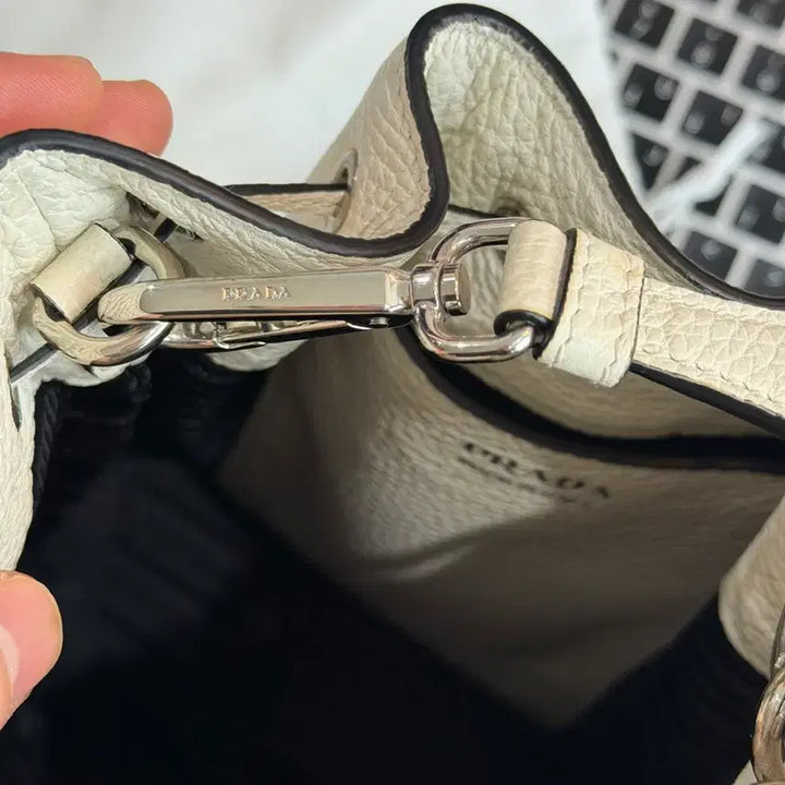 [BUNJANG] Prada Bucket Bag Leather Handbag / 프라다 복조리백 버킷백 가죽