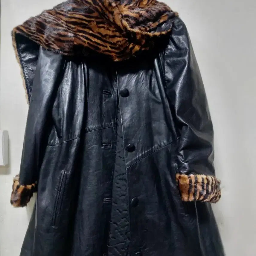 [BUNJANG] ELIZABETH DAY Italian Leather Leopard Fur Coat / ELIZABETH DAY 이태리 레더 블랙 호피퍼 코트