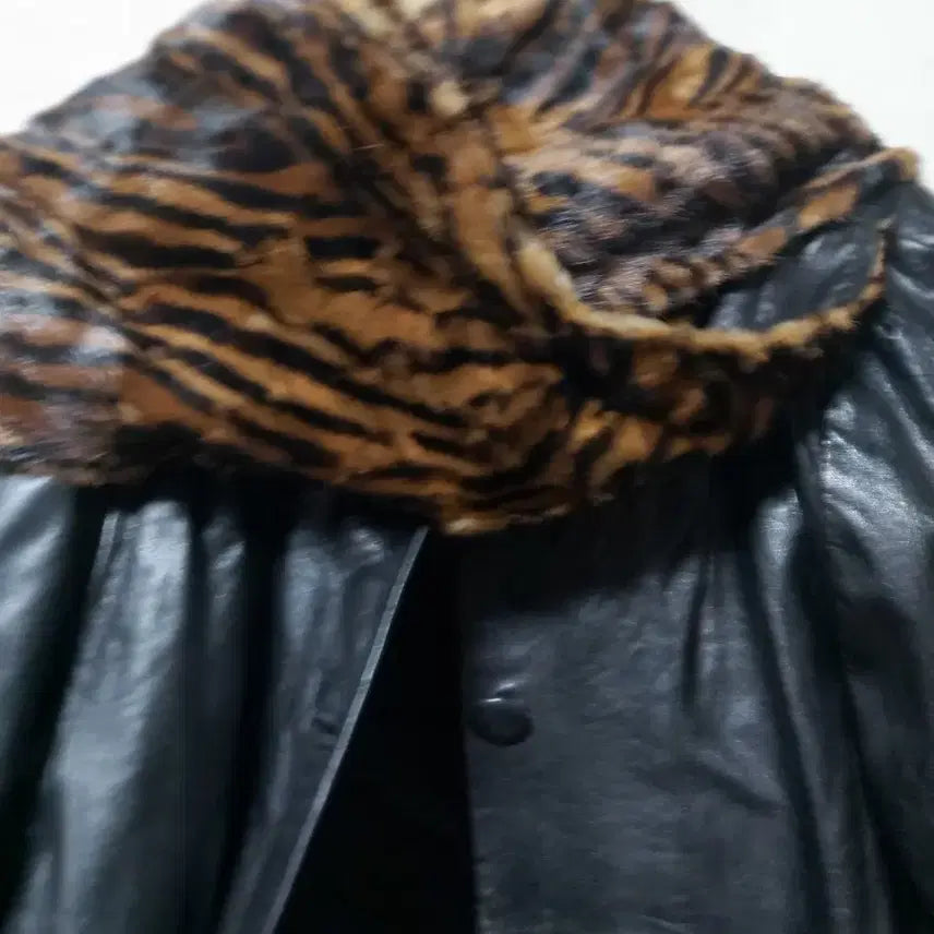 [BUNJANG] ELIZABETH DAY Italian Leather Leopard Fur Coat / ELIZABETH DAY 이태리 레더 블랙 호피퍼 코트