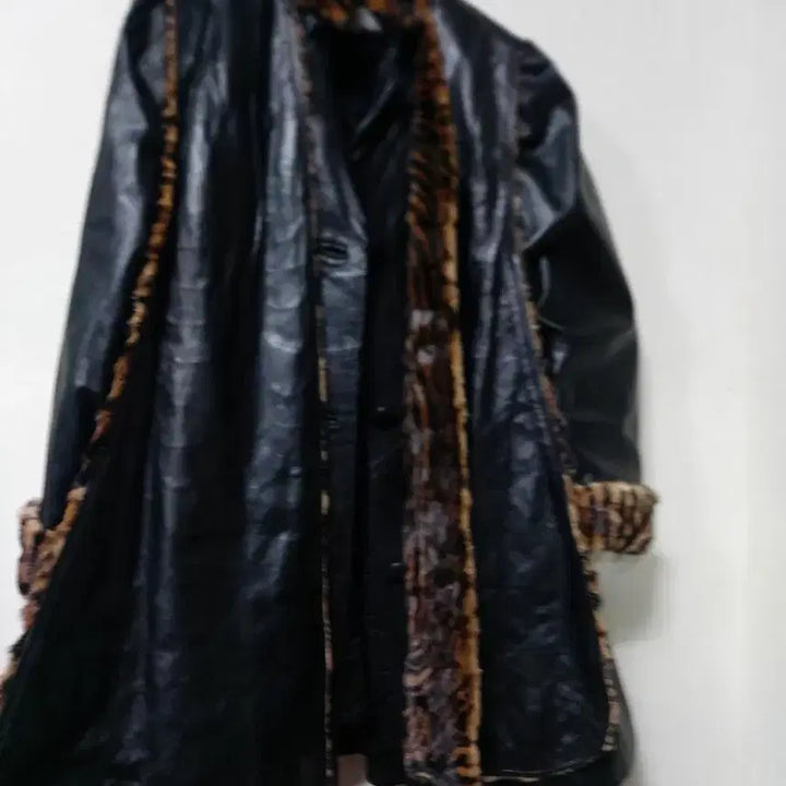 [BUNJANG] ELIZABETH DAY Italian Leather Leopard Fur Coat / ELIZABETH DAY 이태리 레더 블랙 호피퍼 코트