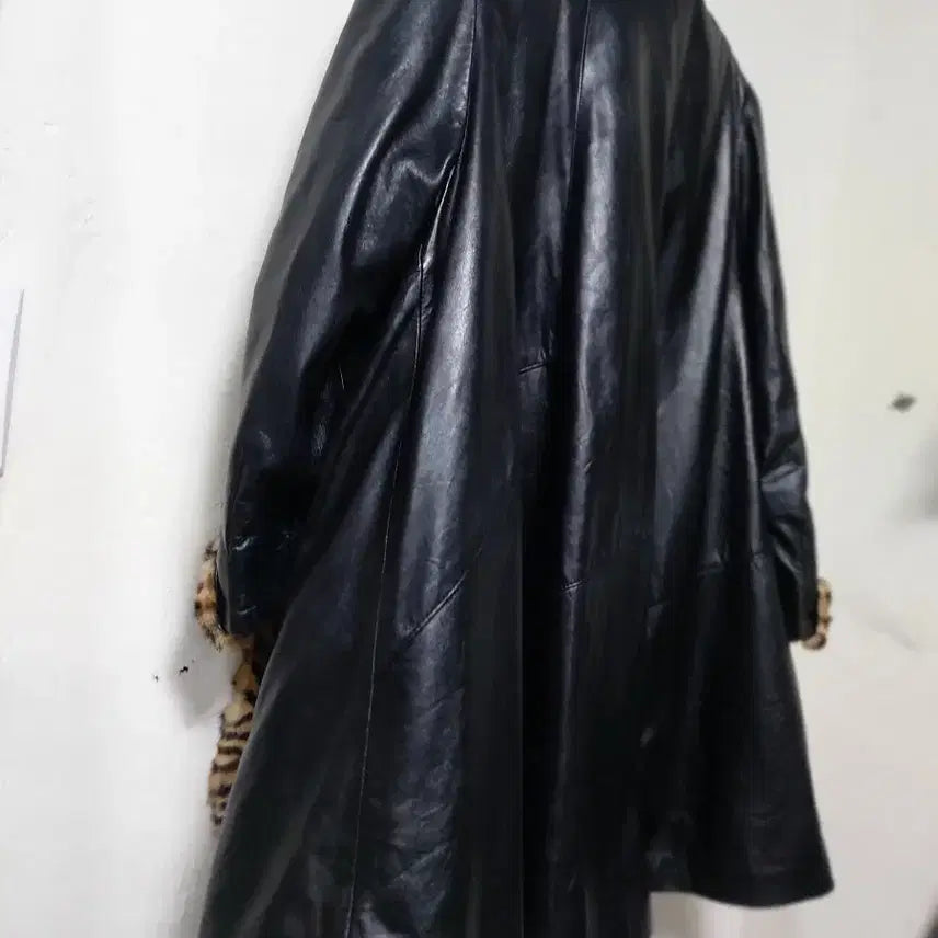 [BUNJANG] ELIZABETH DAY Italian Leather Leopard Fur Coat / ELIZABETH DAY 이태리 레더 블랙 호피퍼 코트