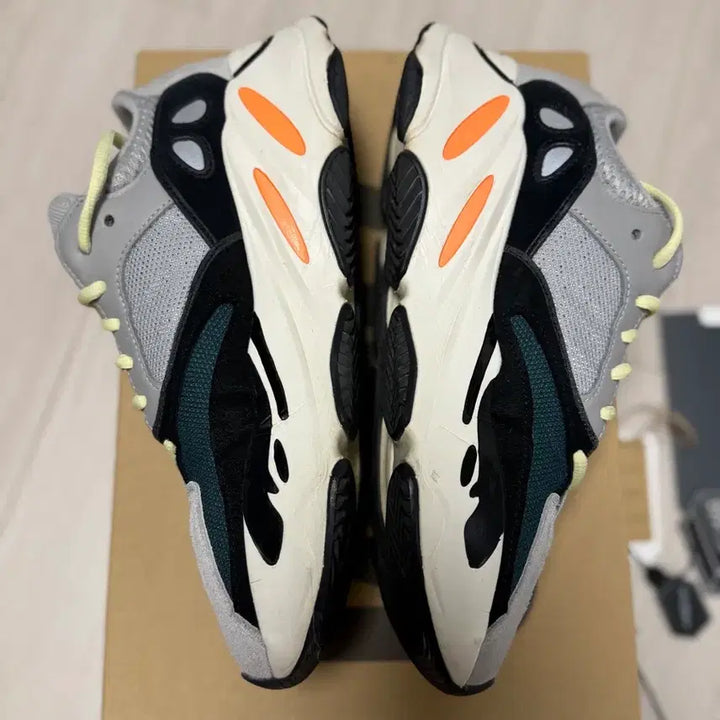 [SOLD OUT] 이지부스트700 웨이브러너 265