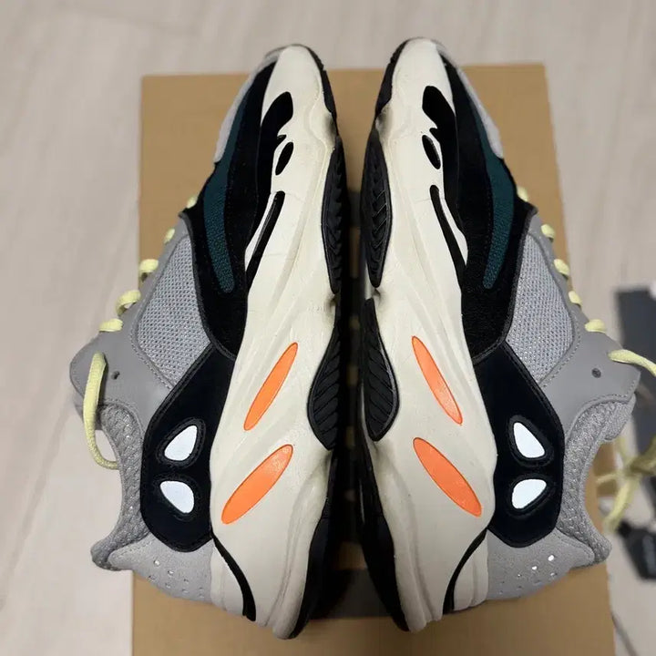 [SOLD OUT] 이지부스트700 웨이브러너 265