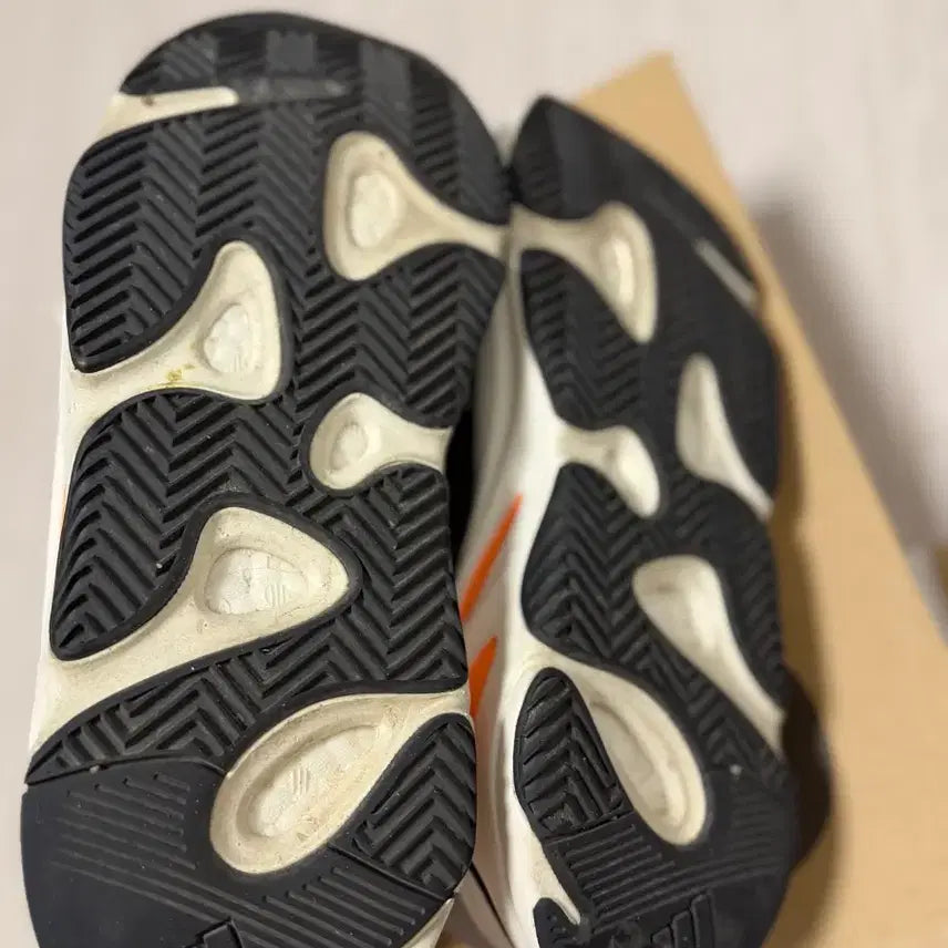 [SOLD OUT] 이지부스트700 웨이브러너 265