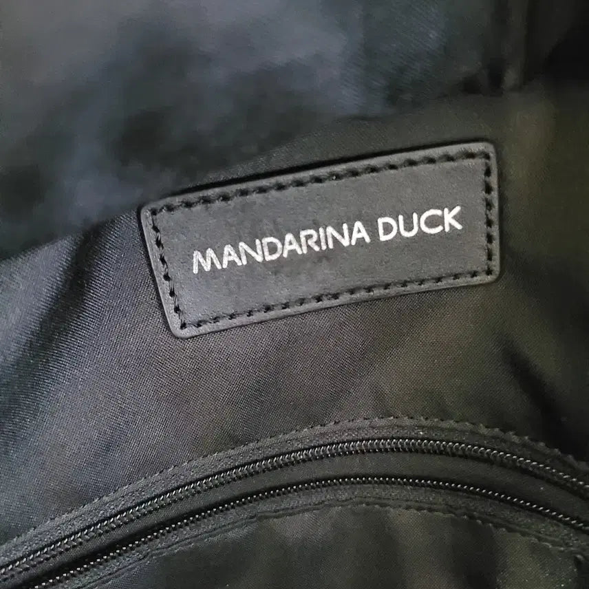 [BUNJANG] Mandarina Duck Leather Backpack Black / 만다리나덕 가죽 백팩 블랙
