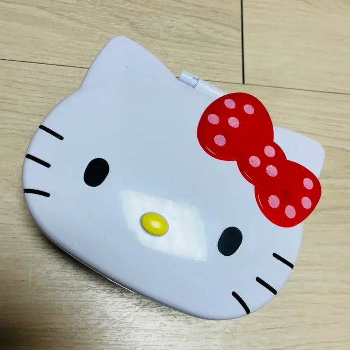 [BUNJANG] Hello Kitty Face-Shaped Mirror Storage Box / 헬로키티 얼굴모양 칸막이 거울 수납함