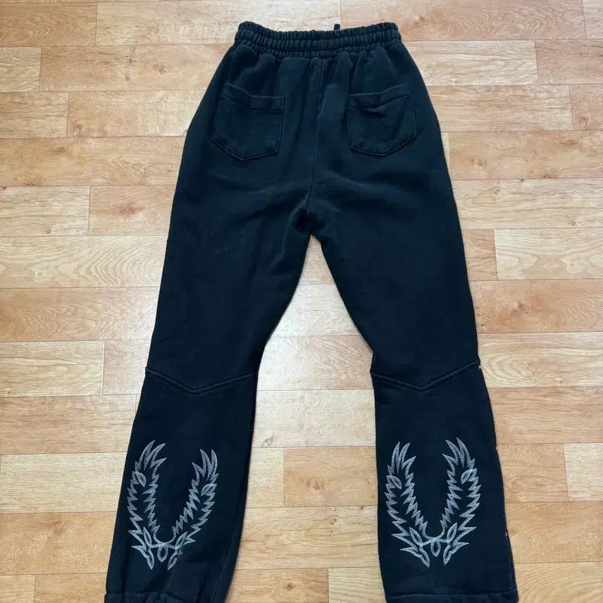 [BUNJANG] Nextdoorlips Western Sweatpants Size 2 / 넥스트도어립스 웨스턴 스웻팬츠 2사이즈