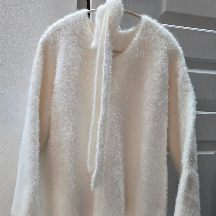 [BUNJANG] Unbranded White Angora-Feel V-Neck Knit Sweater / 새옷/보세)화이트 앙고라 느낌의 브이넥 보송 털 니트 55