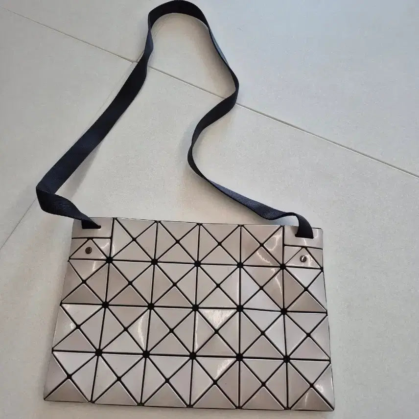 [BUNJANG] Issey Miyake Bao Bao Lucent Crossbody Bag / 이세이미야케 바오바오 루센트 정품 크로스백