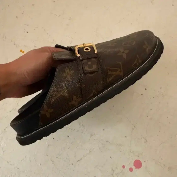 [BUNJANG] Louis Vuitton Monogram Cozy Flat Comfort Clogs / 루이비통 모노그램 슬리퍼 LV 코지 플랫 컴포트 클로그