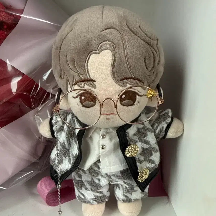 [BUNJANG] Park Jihoon Doll with Outfit / 박지훈 인형 양도 합니다 (옷포함)