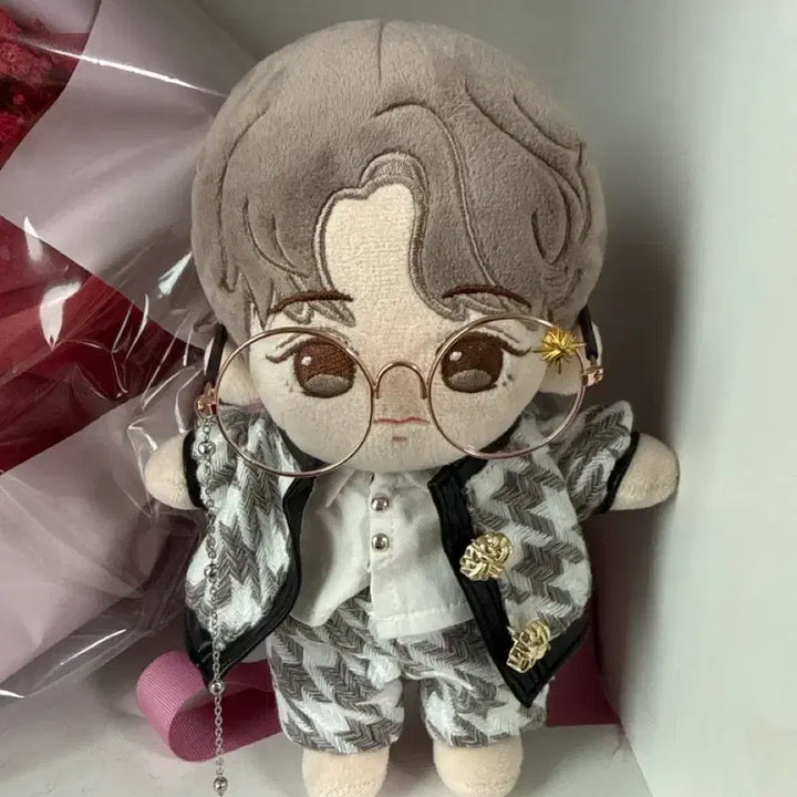 [BUNJANG] Park Jihoon Doll with Outfit / 박지훈 인형 양도 합니다 (옷포함)