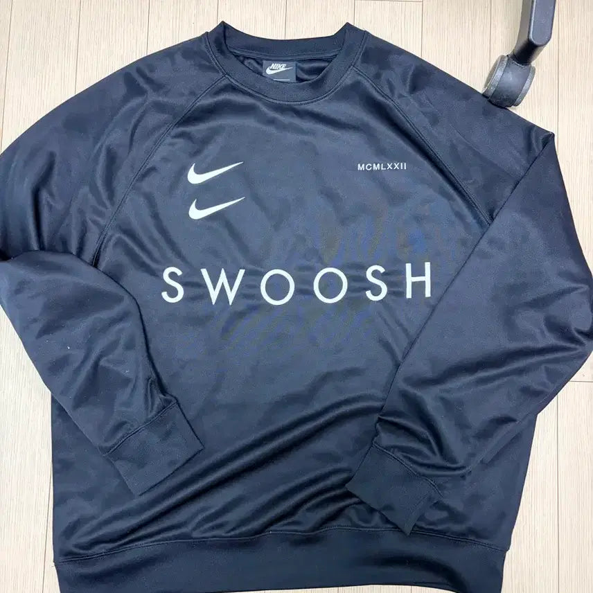 [SOLD OUT] 나이키 스우시 블랙 맨투맨 티셔츠