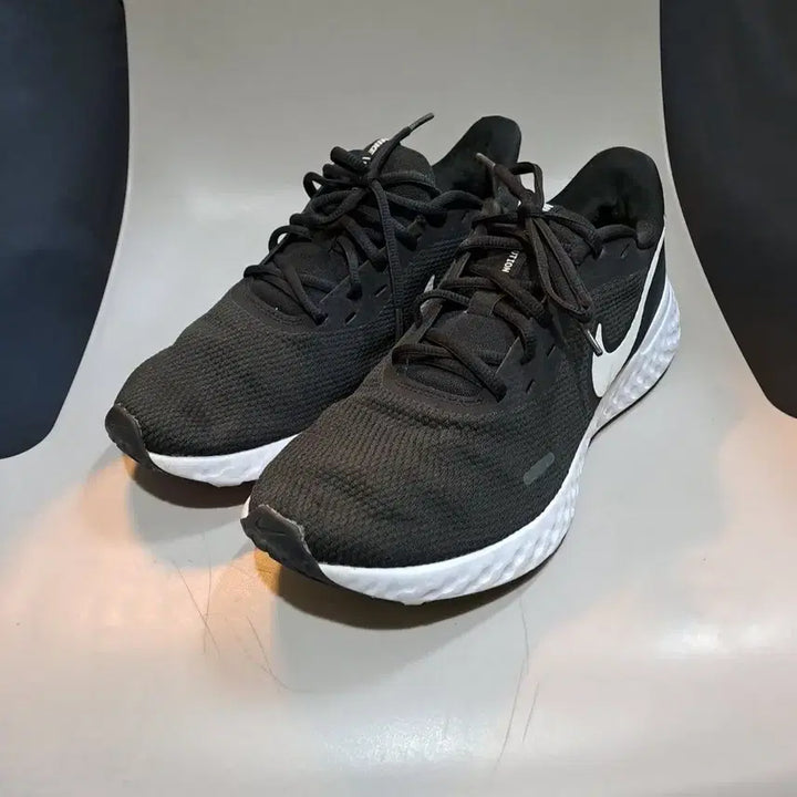 [BUNJANG] Nike Revolution 5 Black Sneakers 275mm / 나이키 레볼루션 5 블랙 운동화 275mm