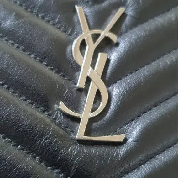 [BUNJANG] Yves Saint Laurent New Medium Silver Clutch Bag / 입생로랑 뉴미듐 은장 클러치/클러치백 정품S급(영수증O)