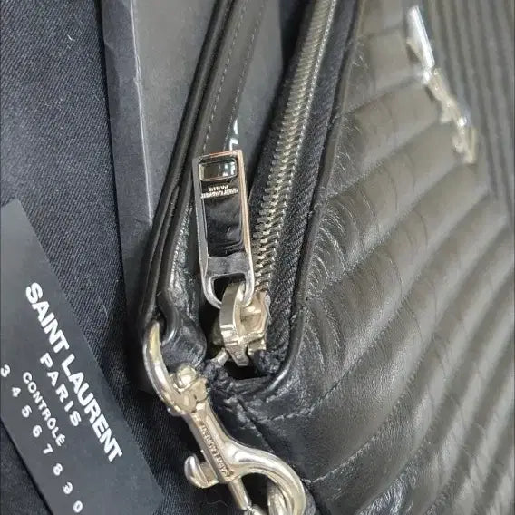 [BUNJANG] Yves Saint Laurent New Medium Silver Clutch Bag / 입생로랑 뉴미듐 은장 클러치/클러치백 정품S급(영수증O)