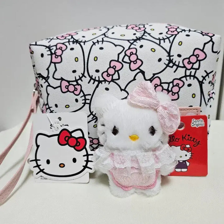 [BUNJANG] Hello Kitty Pouch Handbag Set / 헬로키티 파우치 손가방 + 인형 키링 세트