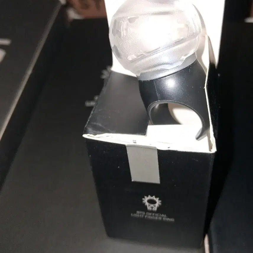 [BUNJANG] BTS (Bangtan Sonyeondan) Army Bomb, Ring, Keyring, and Slogan Bundle Set / 방탄소년단 응원봉 일괄 아미밤1-응원봉 반지 키링 슬로건