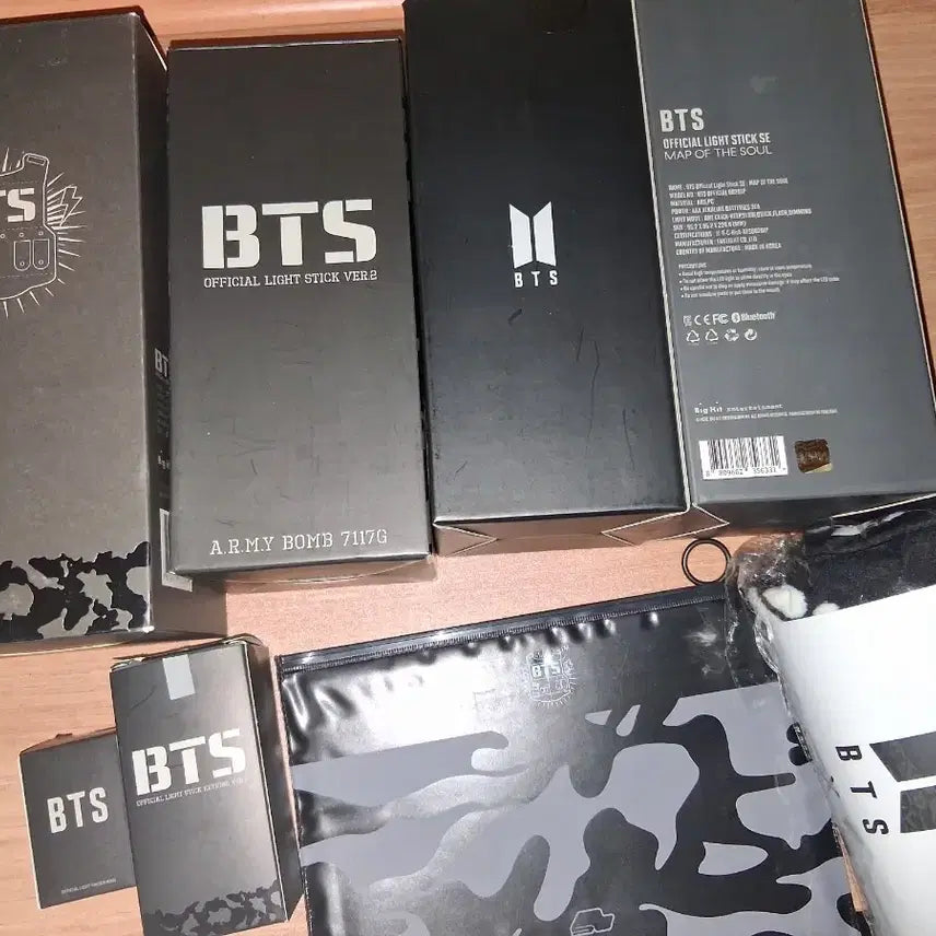 [BUNJANG] BTS (Bangtan Sonyeondan) Army Bomb, Ring, Keyring, and Slogan Bundle Set / 방탄소년단 응원봉 일괄 아미밤1-응원봉 반지 키링 슬로건