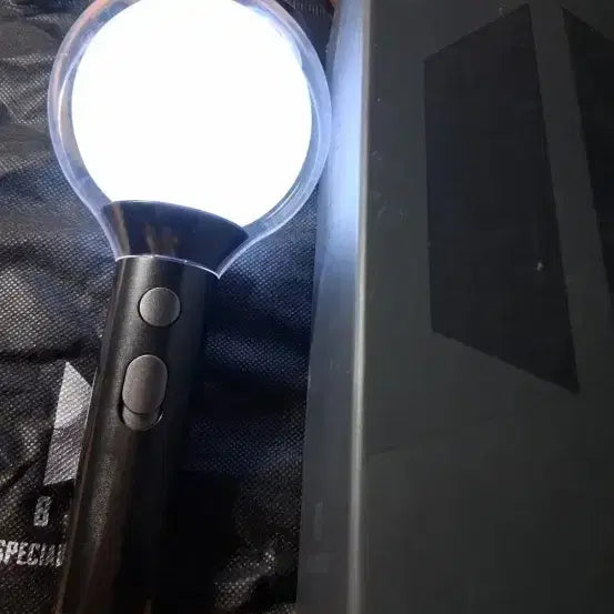 [BUNJANG] BTS (Bangtan Sonyeondan) Army Bomb, Ring, Keyring, and Slogan Bundle Set / 방탄소년단 응원봉 일괄 아미밤1-응원봉 반지 키링 슬로건