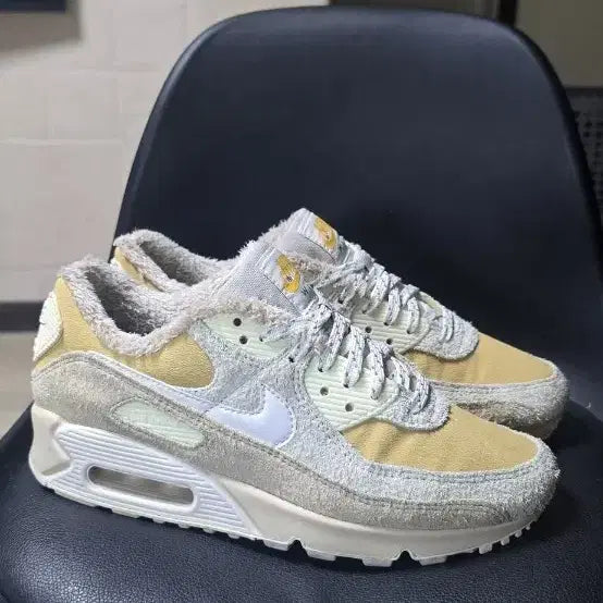 [BUNJANG] Nike Air Max 90 SE Summit White Yellow Sneakers / 나이키 에어맥스 90 SE 써밋 화이트 옐로우 245