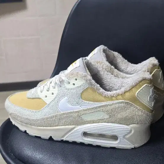 [BUNJANG] Nike Air Max 90 SE Summit White Yellow Sneakers / 나이키 에어맥스 90 SE 써밋 화이트 옐로우 245
