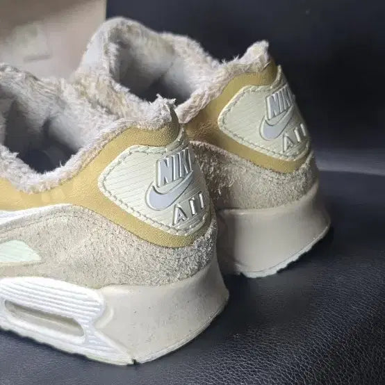 [BUNJANG] Nike Air Max 90 SE Summit White Yellow Sneakers / 나이키 에어맥스 90 SE 써밋 화이트 옐로우 245
