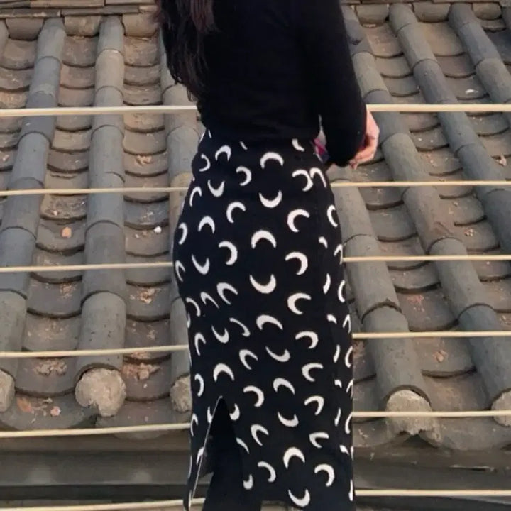 [BUNJANG] Unbranded Moon Pattern Knit Skirt / 무배/ 달모양 니트 스커트 블랙
