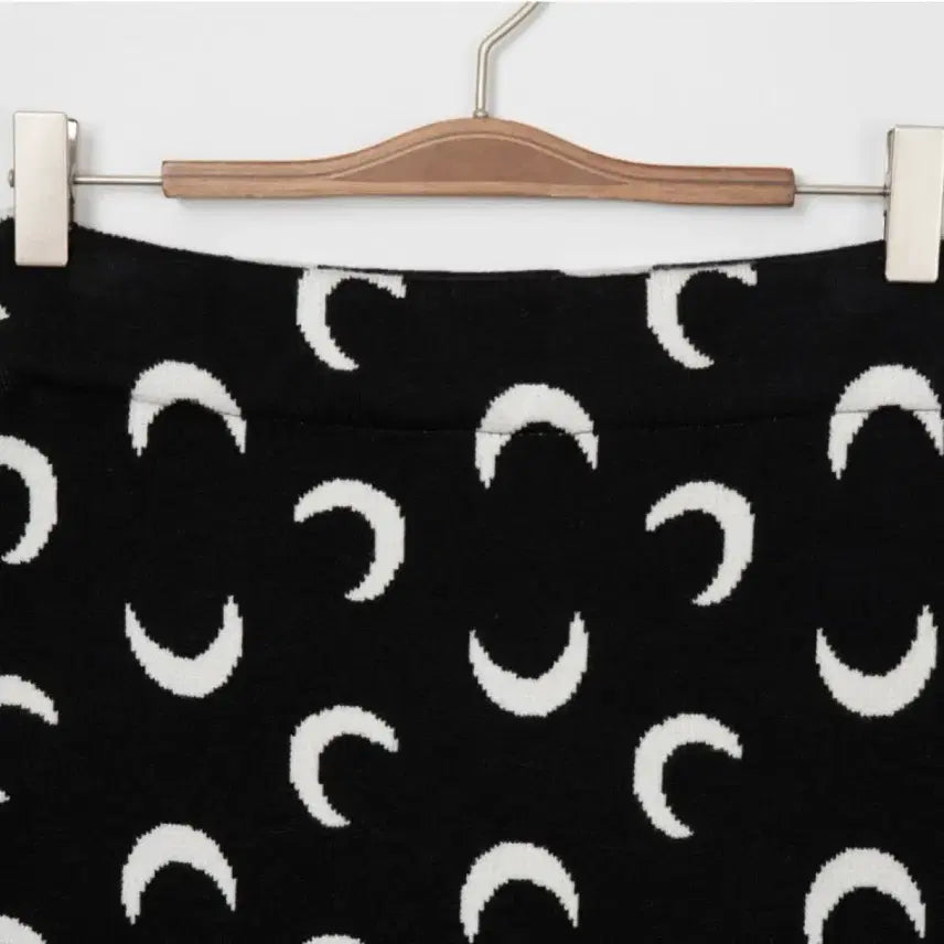 [BUNJANG] Unbranded Moon Pattern Knit Skirt / 무배/ 달모양 니트 스커트 블랙