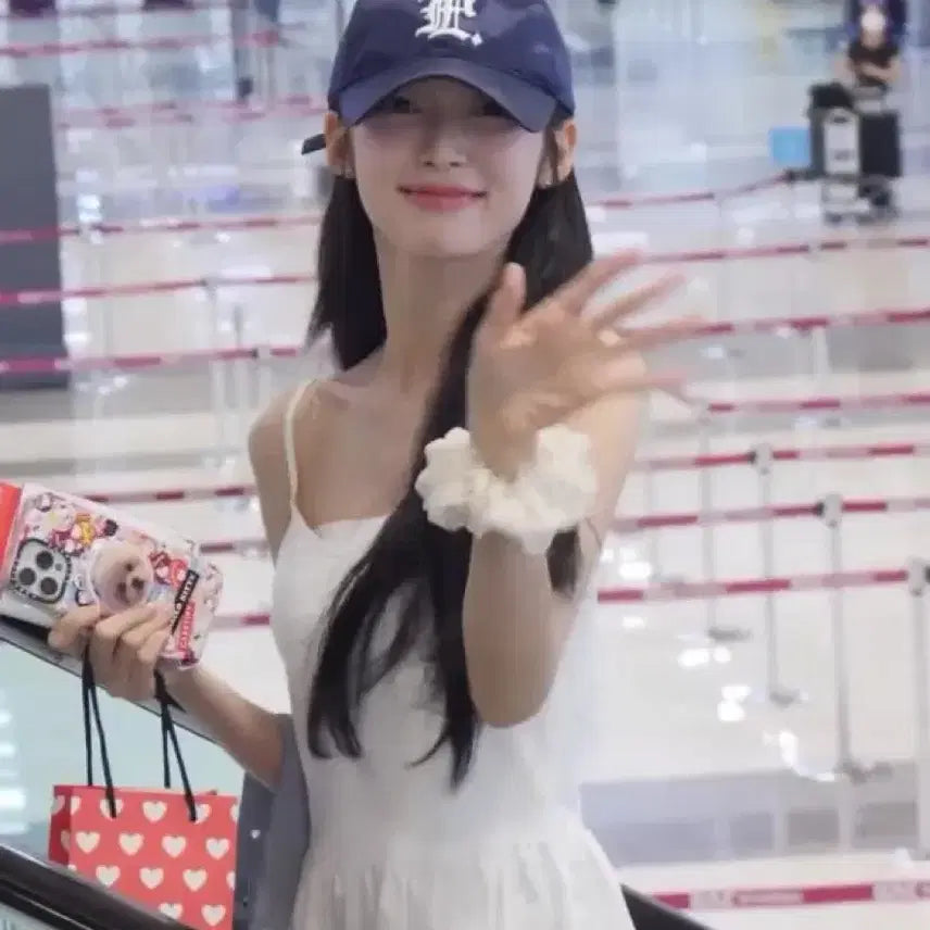 [BUNJANG] LMC Arin Gothic 6-Panel Ball Cap Navy / 새상품 LMC 오마이걸 아린 공항 gothic 6panel 볼캡 네이비