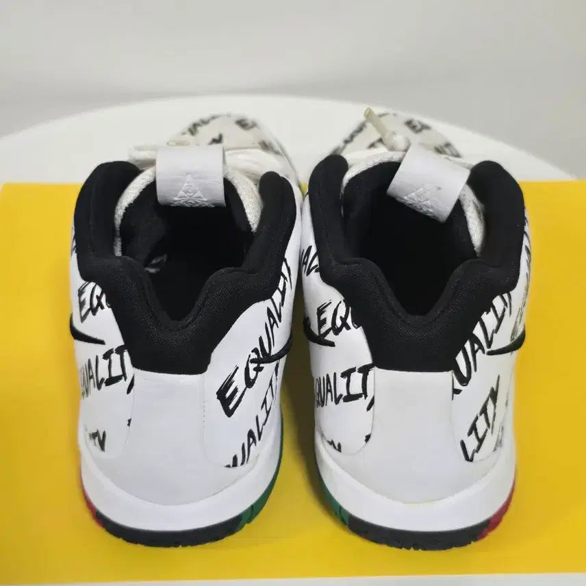 [BUNJANG] Nike Kyrie 4 Equality Basketball Shoes / [250] 나이키 카이리4 이퀄리티 Kyrie4 equality