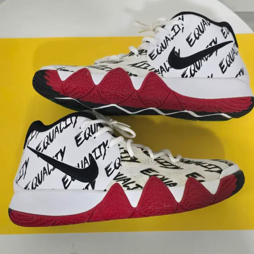 [BUNJANG] Nike Kyrie 4 Equality Basketball Shoes / [250] 나이키 카이리4 이퀄리티 Kyrie4 equality