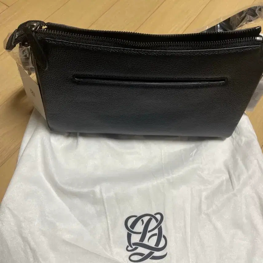 [BUNJANG] Louis Quatorze Black Leather Shoulder Bag / <새상품> 루이까또즈 블랙가죽숄더백