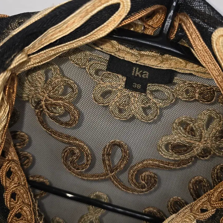 [BUNJANG] Ika Embroidered Mesh Blouse / 시스루 자수 패턴 블랙 메쉬 브라우스 [B30111]