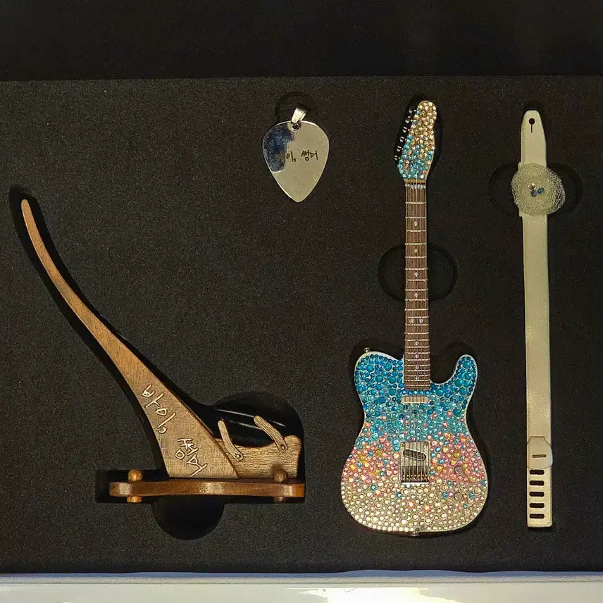 [BUNJANG] IU By Summer Miniature Guitar Set / [판매]아이유 바이썸머 기타 세트