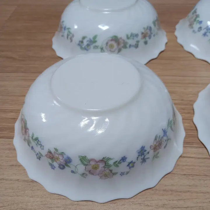 [BUNJANG] Vintage French Arcopal Milk Glass Bowl Floral Pattern / 빈티지  프랑스 아코팔 밀크볼(1개완료)