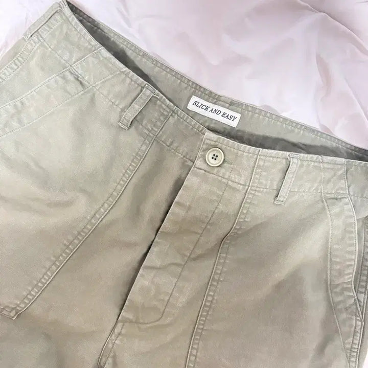[SOLD OUT] 슬릭앤이지 베이커팬츠(올리브색상)
